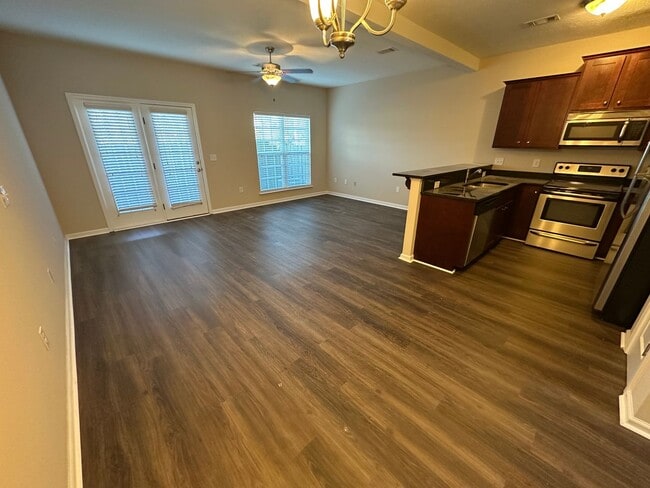 Foto del edificio - 2075 Reserve Ln