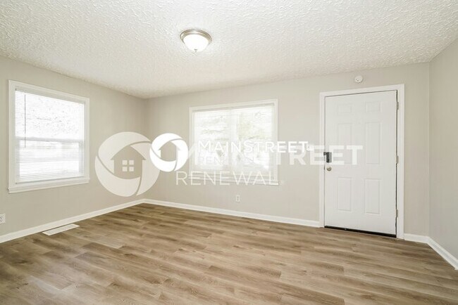 Foto del edificio - 2 Bedroom Pet-Friendly Home in Indianapolis, IN with Main Street Renewal