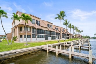 Building Photo - 894 Buttonwood Dr