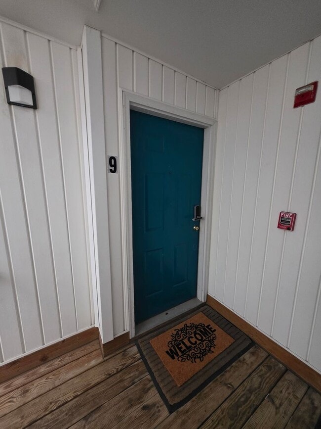 Building Photo - Waters Edge Condos