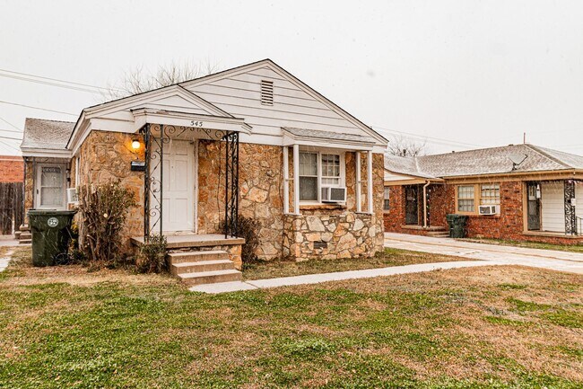 Building Photo - Charming One Bedroom in Midwest City - 1st...