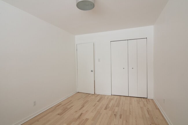 Photo du bâtiment - 735 Rue Gordon