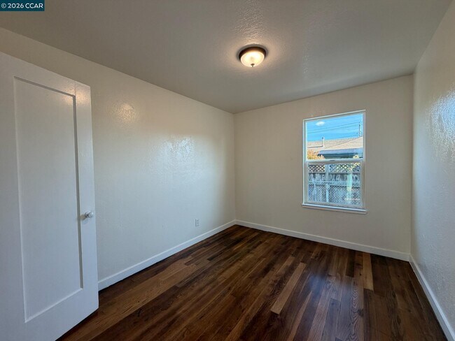 Foto del edificio - 341 S 8th St