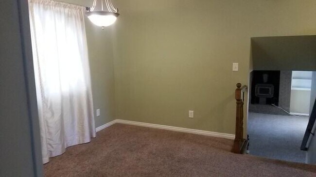 Foto del edificio - Big 6 Bedroom Single Family Home!!!