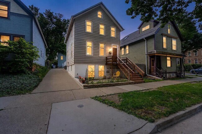 Foto del edificio - 1757 N Franklin Pl