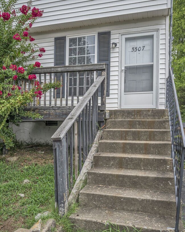 Building Photo - West Nashville 2-bedroom, 1.5-bathroom