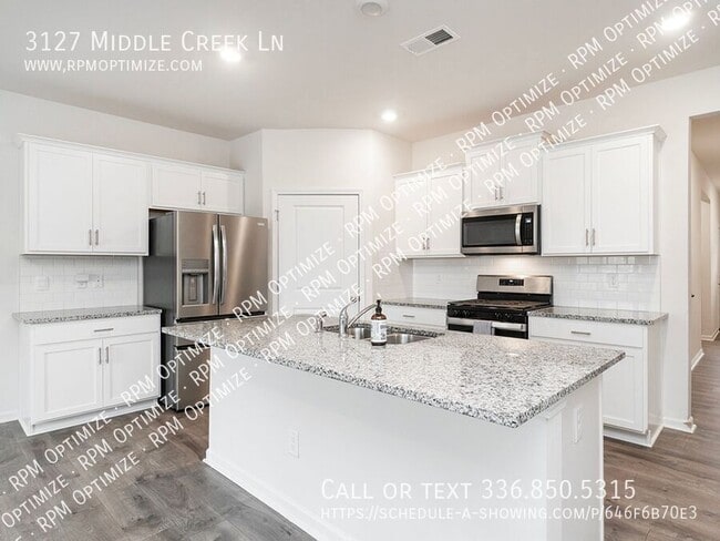 Foto del edificio - 3127 Middle Creek Ln