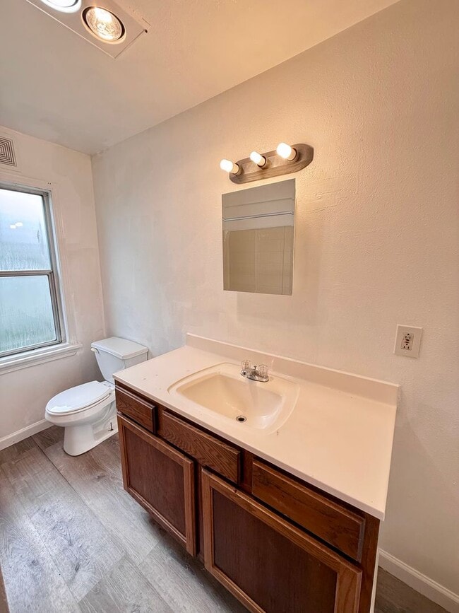 Building Photo - 313 N. "E"