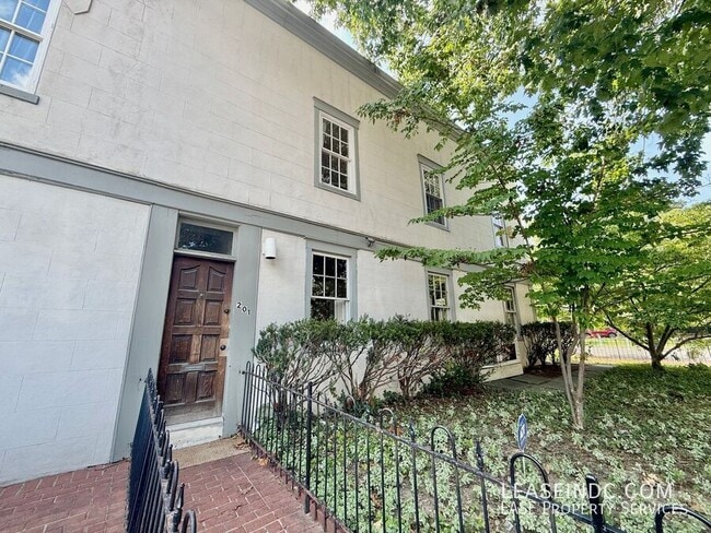 Photo - 201 8th St SE House