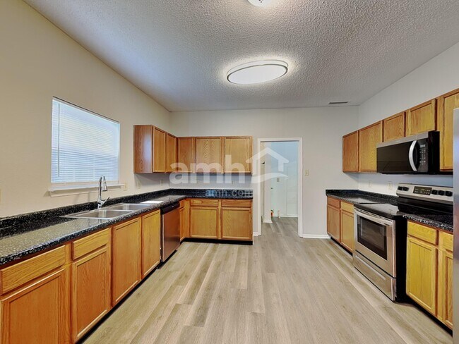 Foto del edificio - 5793 Amber Ln