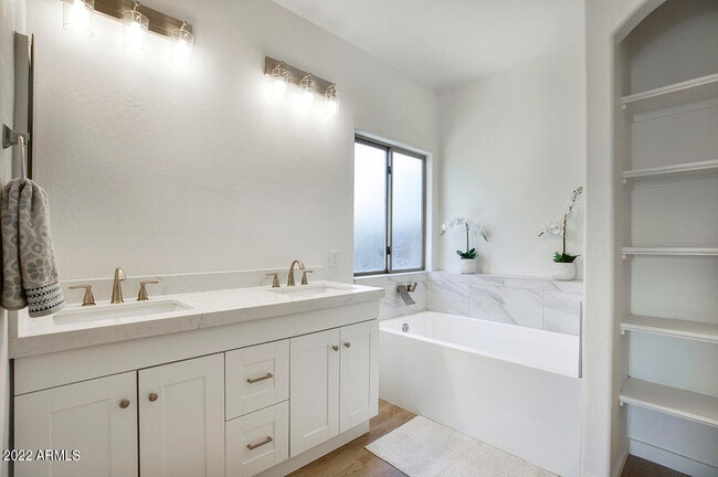 Building Photo - 1704 S 79th Glen