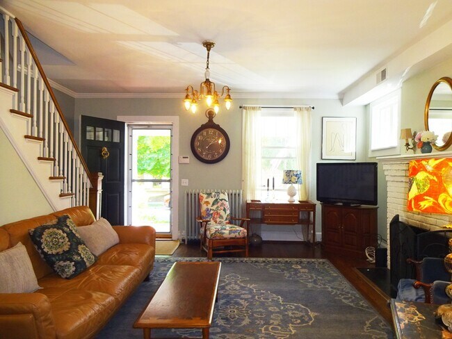 Foto del edificio - Beautiful Home with Fenced Yard in Rosemont!