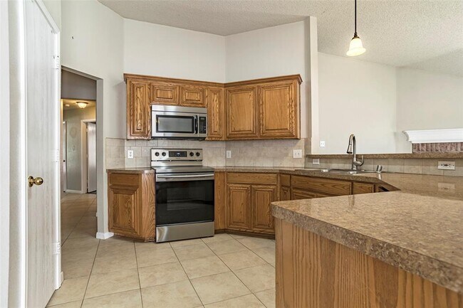 Building Photo - 1811 Bertram Dr