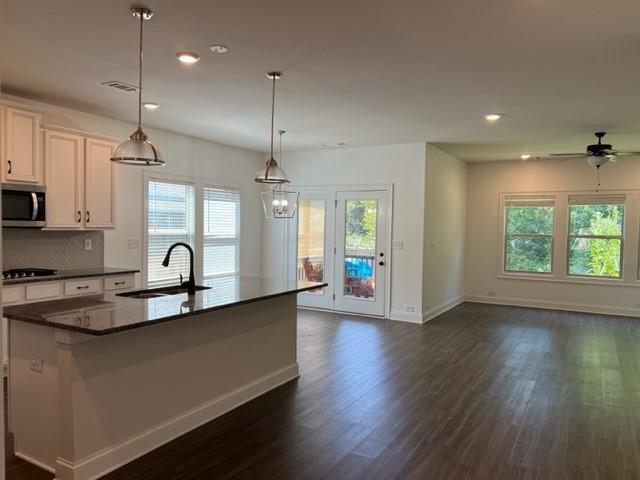 Building Photo - 229 Hickory Chase