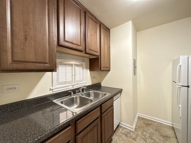 Foto del edificio - 665 W Wrightwood Ave