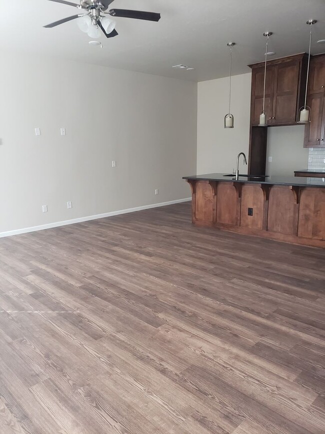 Building Photo - $500 OFF 1ST MONTH RENT