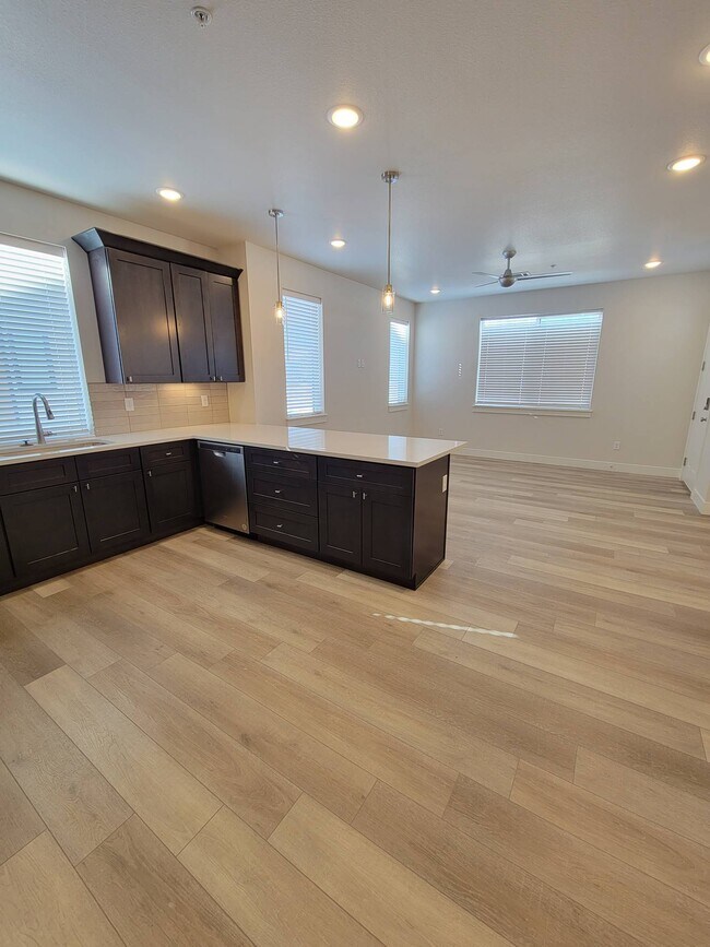 Foto del edificio - 2402-2449 49th Ave Ct