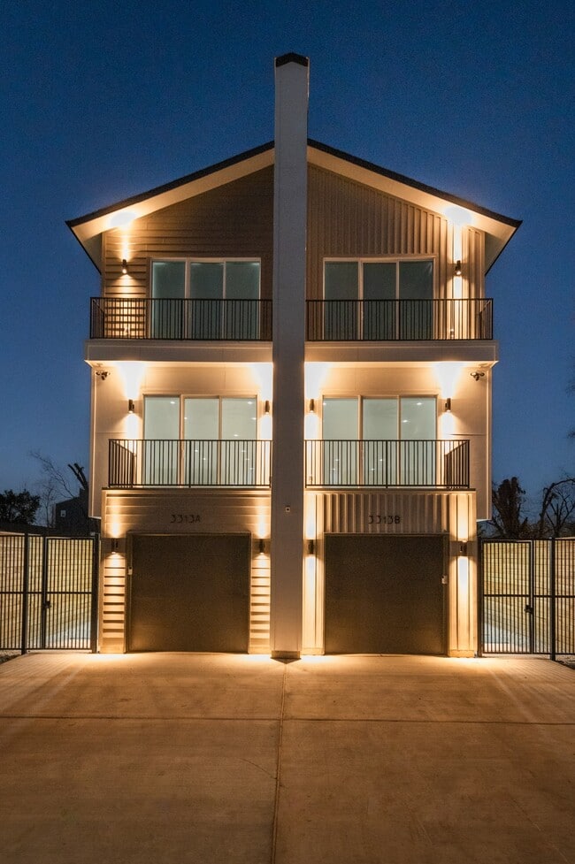 Building Photo - 3313 Hadley St
