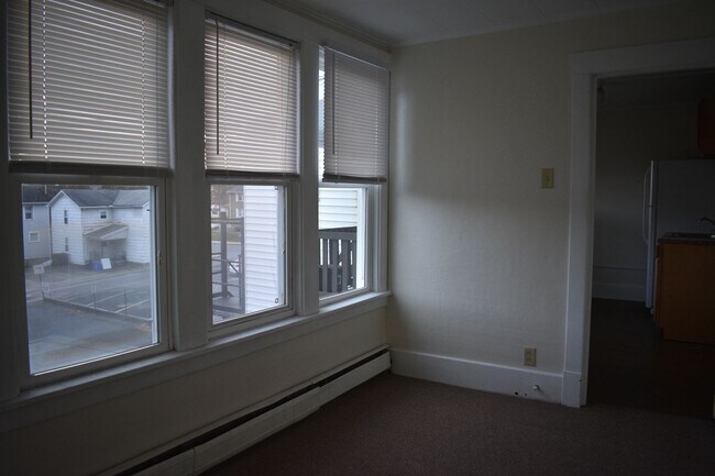 Building Photo - 726 Ch