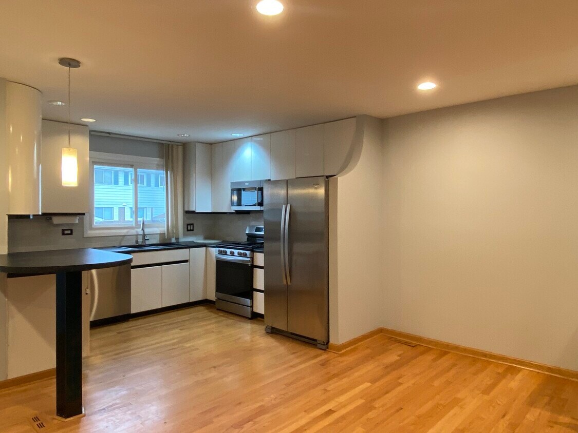 545 W Park Ave, Libertyville, IL 60048 Townhome Rentals in