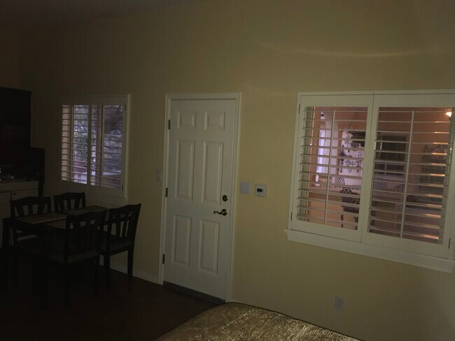 Building Photo - 517 Shadow Willow Dr