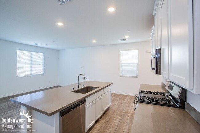 Building Photo - Modern 3Bdm 2.5Ba Home with Private Outdoor Retreat in Northwest Las Vegas.