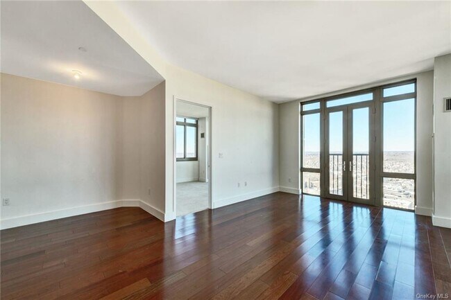 Building Photo - 175 Huguenot St