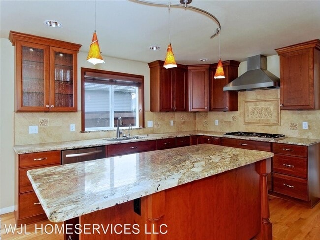 Building Photo - 4 br, 2.5 bath House - 2615 233rd Ave SE