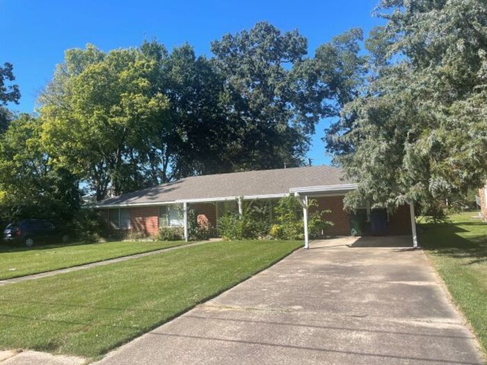 Primary Photo - Downtown Conway Oversized Duplex Available...