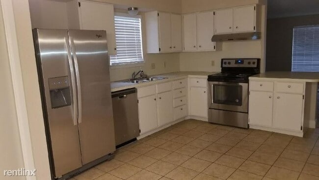 Building Photo - 2 br, 2 bath Apartment - 742 Chaparral Cir