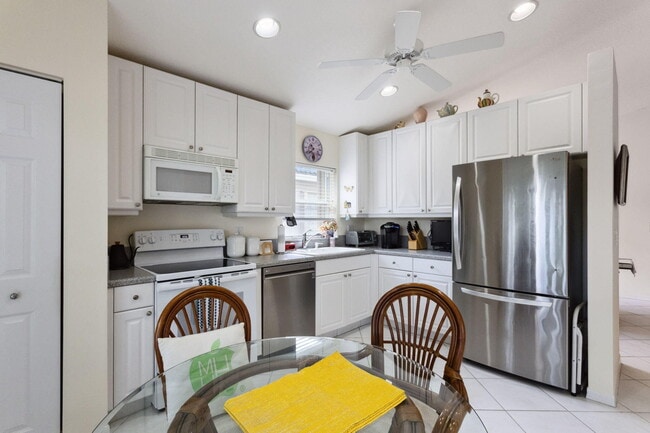 Building Photo - 6821 Viale Elizabeth