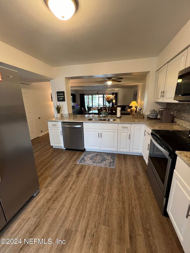 Foto del edificio - 7873 Bahia Vista Ct