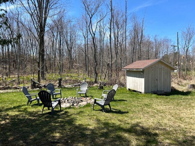 Foto del edificio - 7271 Woodland Dr