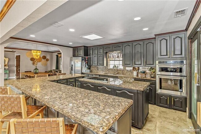 Foto del edificio - 9812 Las-Palmas Dr