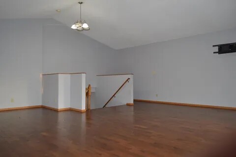 Foto del edificio - 648 Hyacinth Ave E