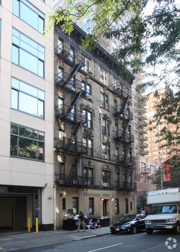 Foto principal - 417 E 71st St