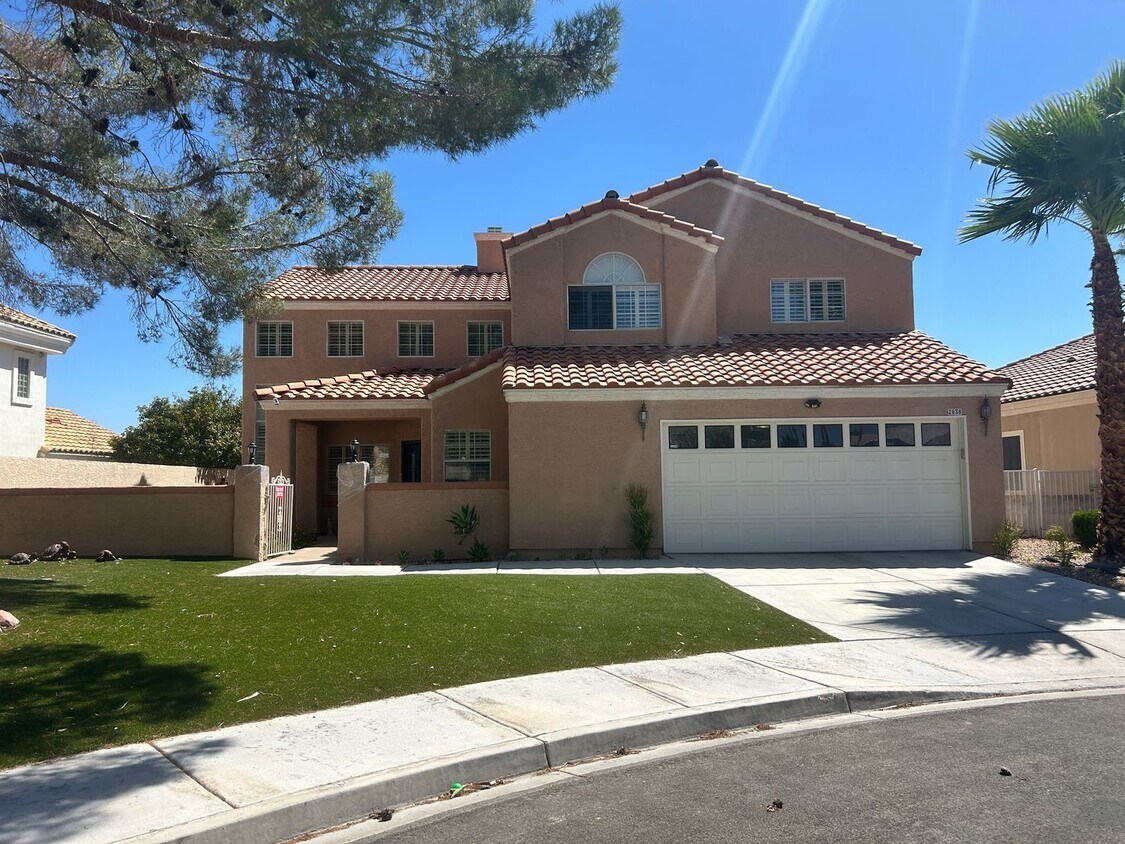 Primary Photo - GORGEOUS 2 STORY SPACIOUS 4 BEDROOM HOUSE ...