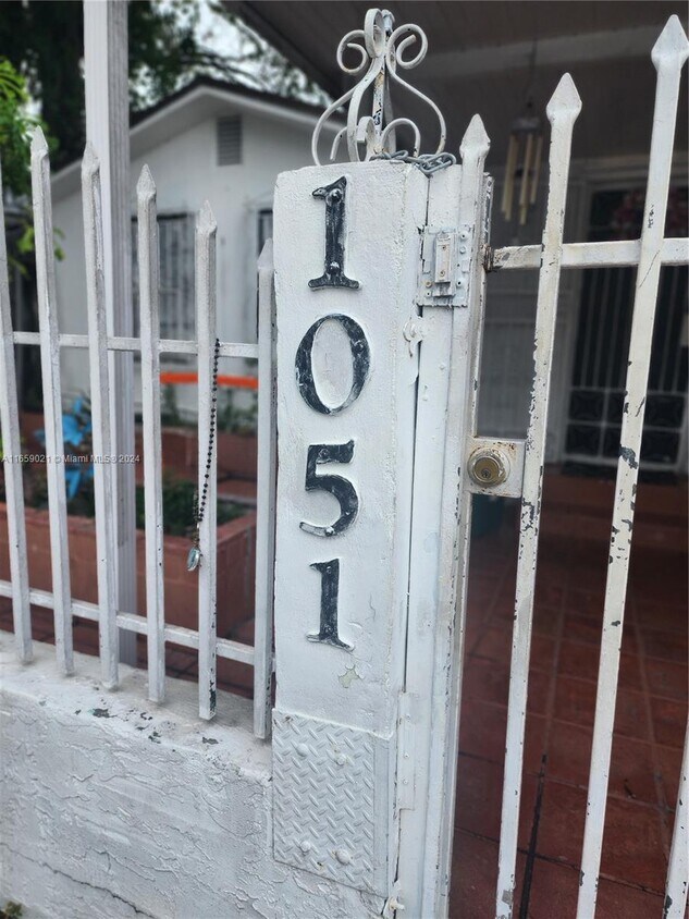 Foto principal - 1051 SW 6th St
