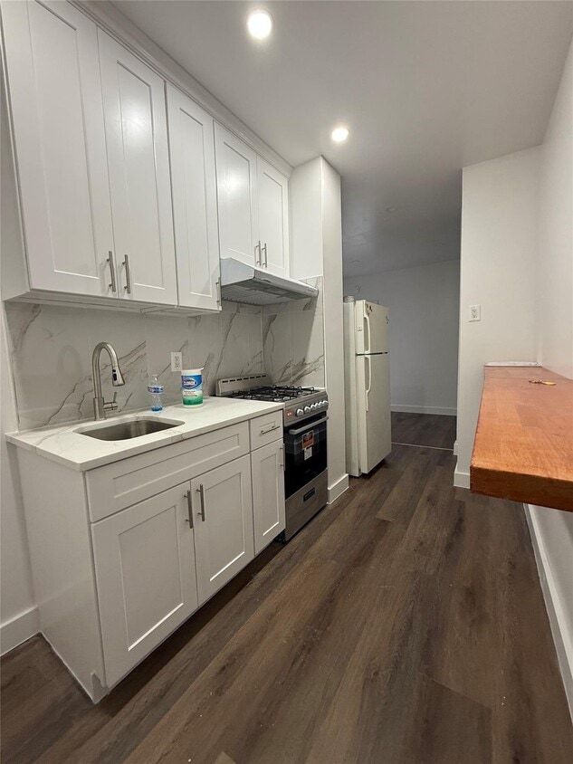 Primary Photo - 4415 8th Ave