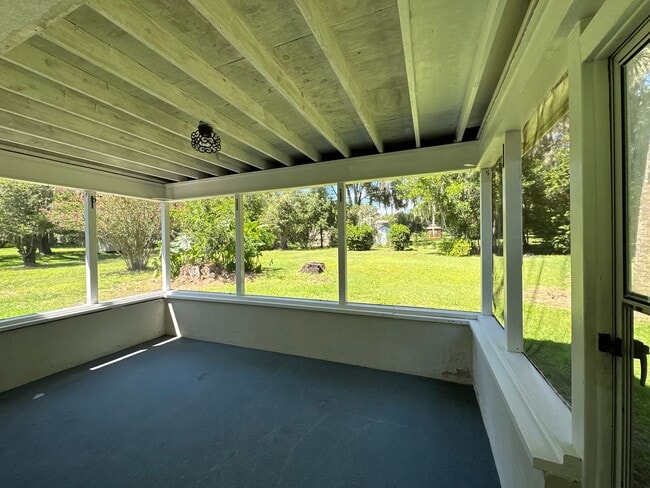 Building Photo - Adorable 2/1/1 nestled on an acre