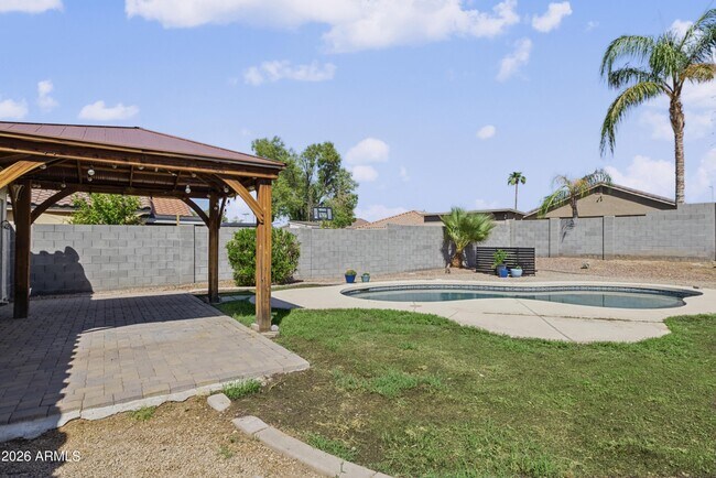 Foto del edificio - 10538 W Foothill Dr