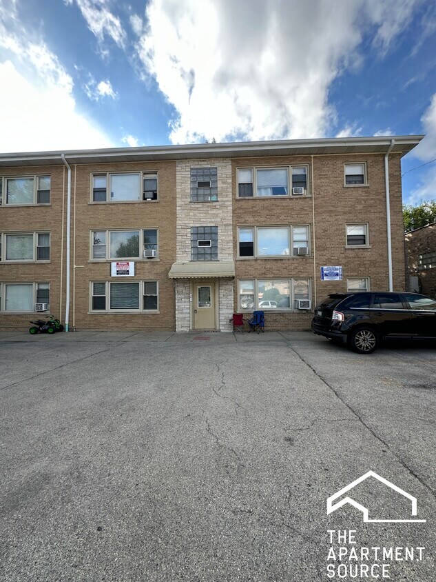 Foto del edificio - 7632.5 N Milwaukee Ave