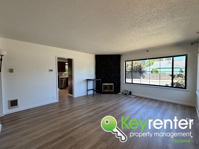Foto del edificio - Charming 2-Bedroom Home with Modern Upgrad...