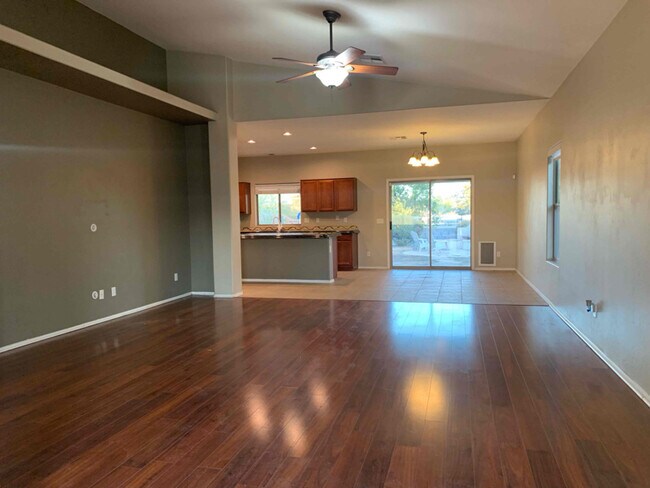 Building Photo - 2604 W Maldonado Rd
