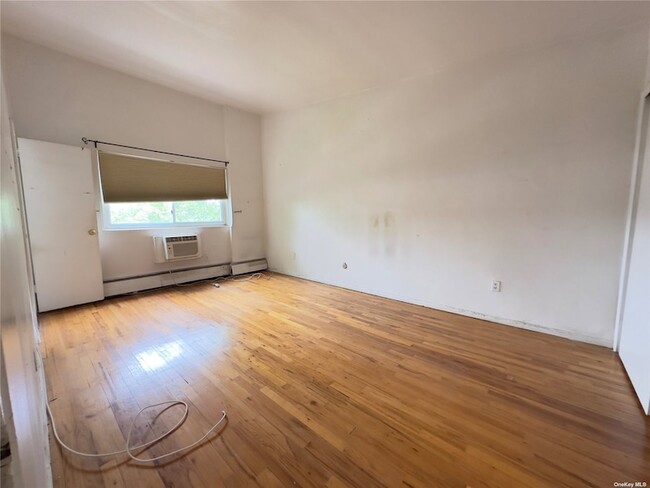 Building Photo - 125 Hempstead Gardens Drive Unit A2A