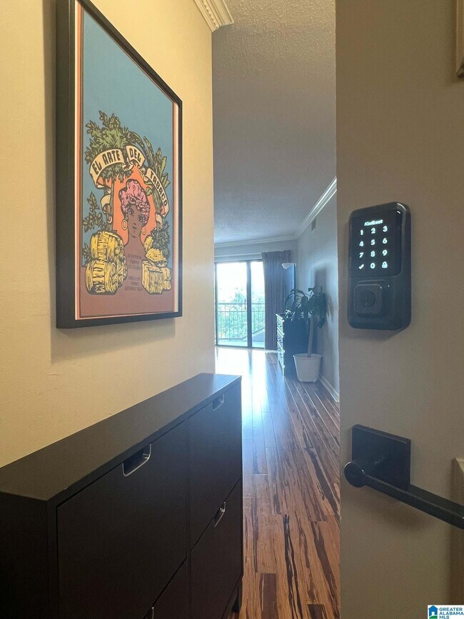 Building Photo - 1120 Beacon Pkwy W