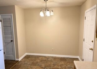 Building Photo - 208 Squirrel Haven Rd