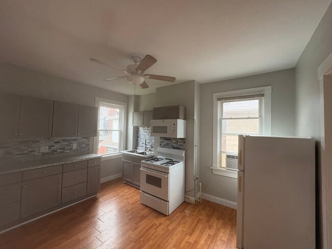 Building Photo - 329 Byrd St