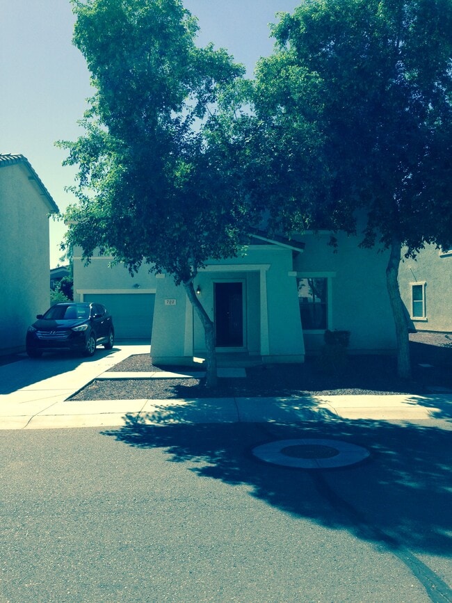 Building Photo - 722 N 112th Dr