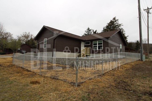 Building Photo - Beautiful 3 Bedroom / 2 Bath House